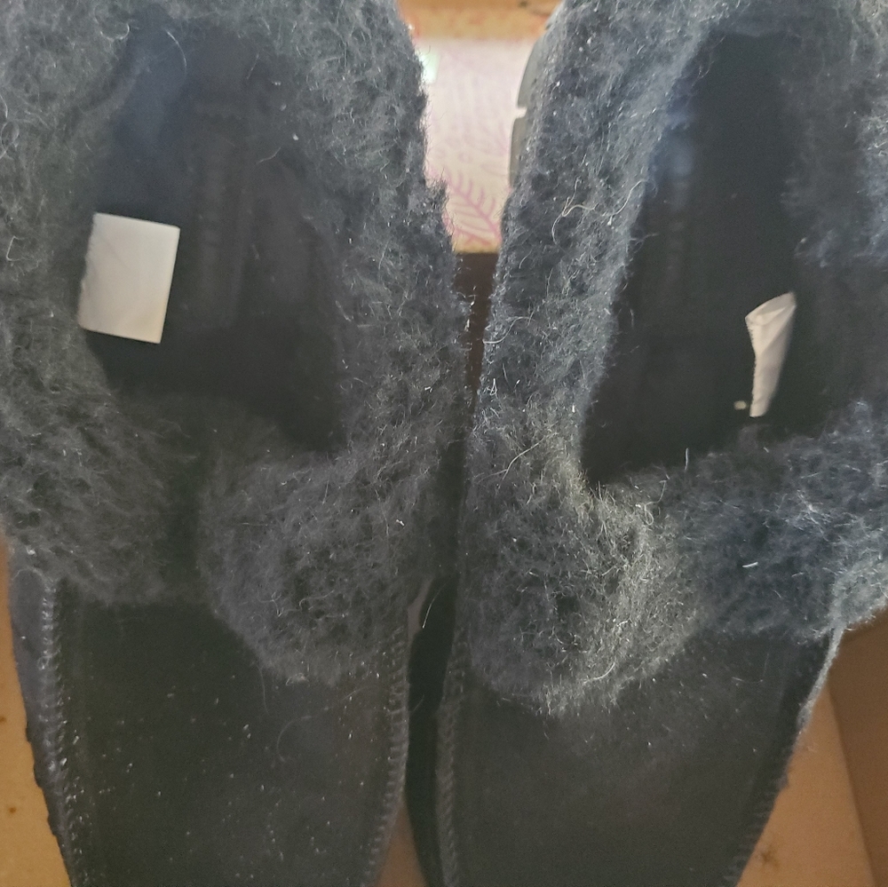 MukLux size 7 slip ons